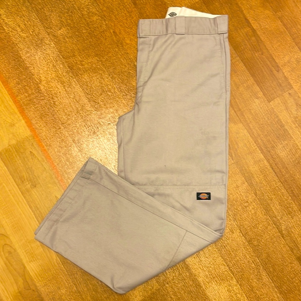 Men’s Gray Dickies loose fit size 34x32